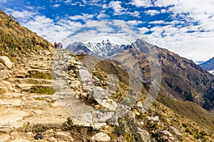 Mountain path on EBC Nepal trek hiking route