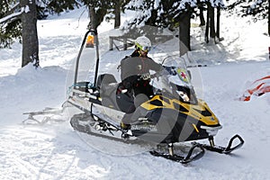 Mountain rescue service sledge-car
