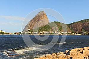 Mountain Sugarloaf from Park Flamengo with stones and waves in G