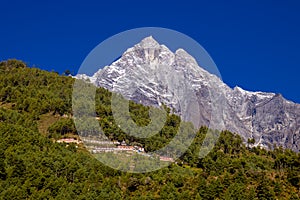 Mountain view on Nepal trekking EBC hiking route