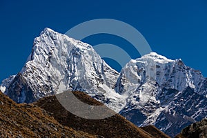 Mountain view on Nepal trekking EBC hiking route