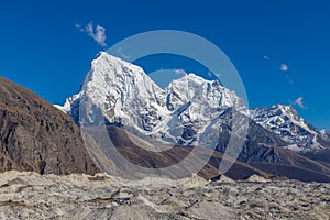 Mountain view on Nepal trekking EBC hiking route