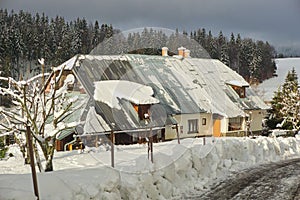 Horská obec Bully v zime pri Donovaloch