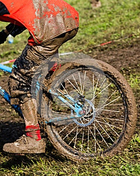 Mountainbiker wit a lot of mud