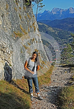 Mountaineering woman, hiking path garmisch