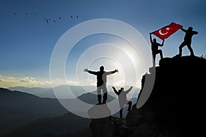 Mountaineers with Turkish flag