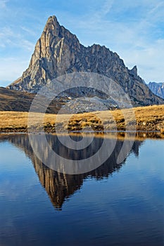 Mountains reflecting on a mountain lake waters