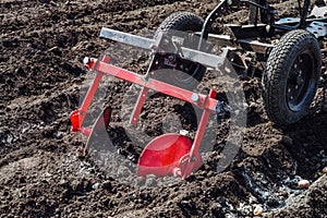 Mounted disc hiller for small farm tractor