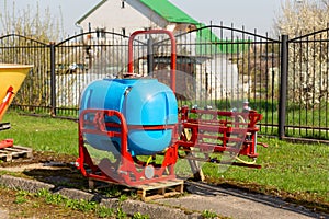 Mounted sprayer for mount on tractor