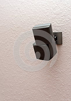 Mounted wall speaker