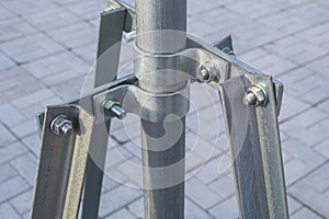 Mounting elements of metal structures on bolts and steel clamps made of galvanized steel