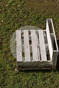 Movable seat made of europallets photo
