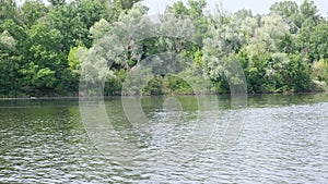 the movement of water in the Dnieper River in the bottlenecks of the spill.