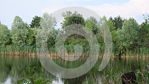 the movement of water in the Dnieper River in the bottlenecks of the spill.