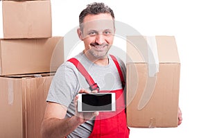 Mover guy showing blank phone screen and smiling