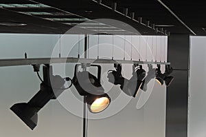 Moving accent spotlights on the rail system illuminates studio