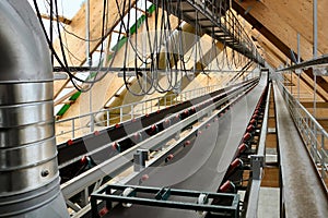 Moving conveyor belts in a new bulk warehouse