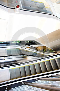 Moving escalator