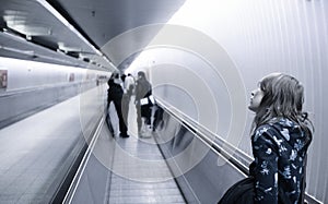 Moving walkway