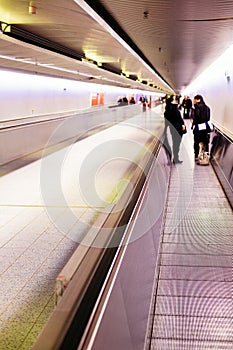 Moving walkway