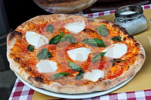 Mozzarella pizza