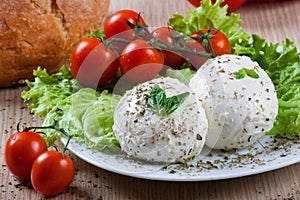 Mozzarella, vegetables and tomatoes