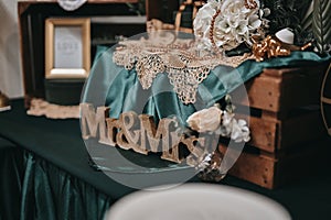 mr and mrs, wedding decor, wedding day, wedding restaurant