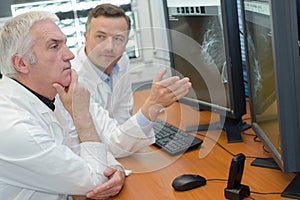 Mri machine and screens with doctors