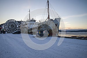 Ms hamen (in the bow)