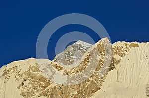 Mt_Everest_blue_sky