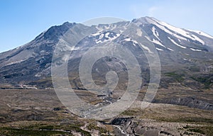 Mt St Helens at a sunny day