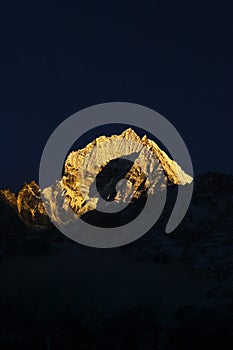 Mt. Thamserku in sunset