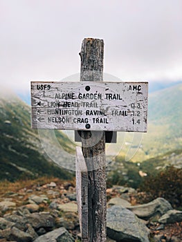 Mt. Washington trail wooden route marker