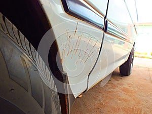 Mud cars due to rainy season driving Should be cleaned and polished