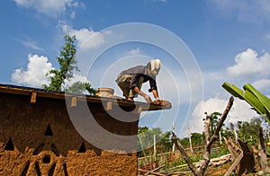 Mud house roof making