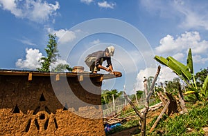 Mud house roof making