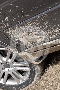 Mud splattered SUV photo