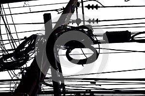 Muddle wire on electrictity post