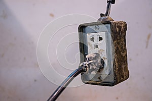 Muddy wall plug