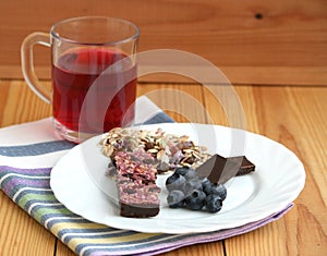 Muesli snack bar, blueberries and berry tea