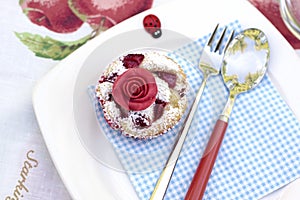 Muffin with marchpane rose