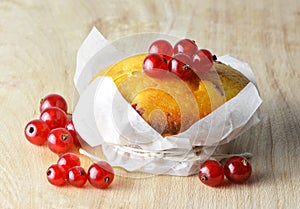 Muffin with red currants