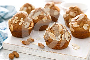 Muffins with flaked almond nuts