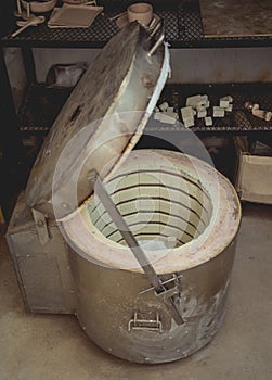 Muffle furnace for firing ceramics in pottery workshop