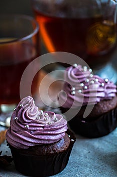 Mug of blacktea with chocolate cupcakes