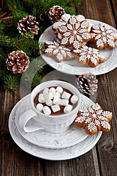 Mug with hot chocolate and gingerbread cookies on wooden table