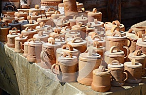 Mugs with a lid made of birch bark in the shop