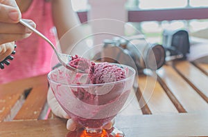 Mulberry ice cream