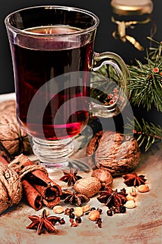 Mulled wine, spices and walnuts