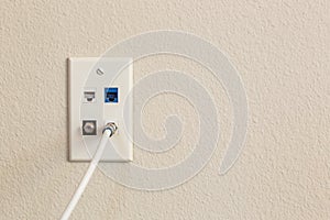 Multi-media Wall Plate with Cable